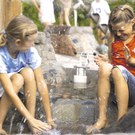 Erfrischen, planschen im Wasserspielgarten